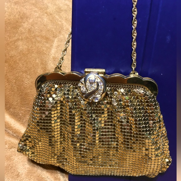 Whiting & Davis Vintage Gold Tone Mesh Evening Wrist Purse Rhinestone Closure
